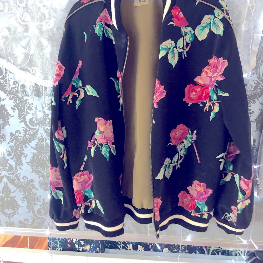 Stone Cold Fox Reversible Jacket plus tunic included!  Good deal!